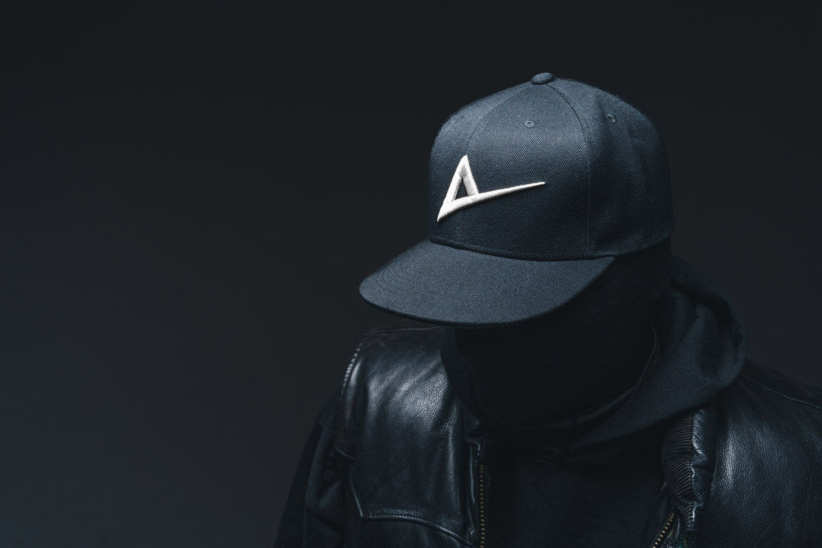 Aion Snapback (Black and White)