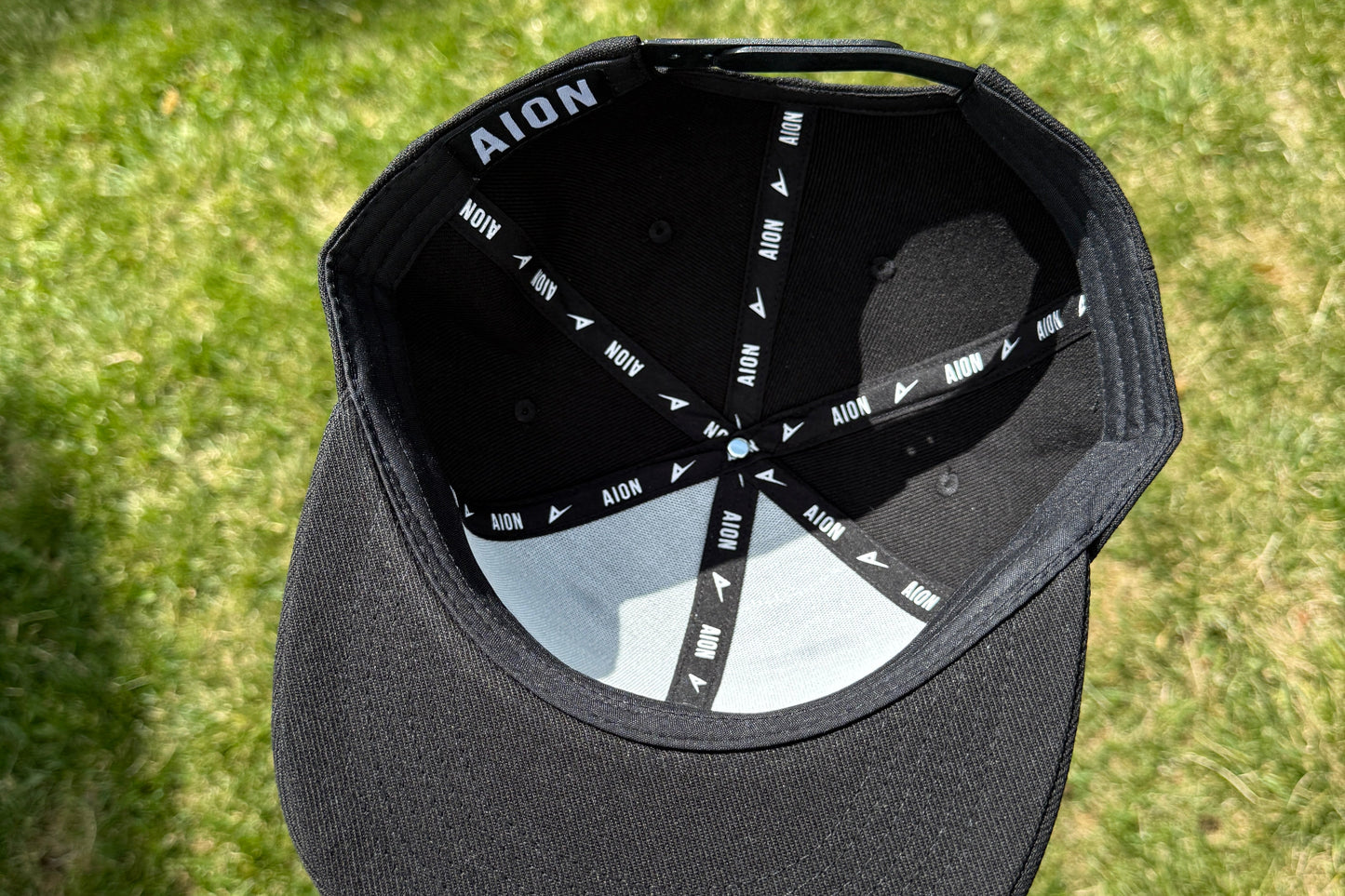 Aion Snapback (Black and White)
