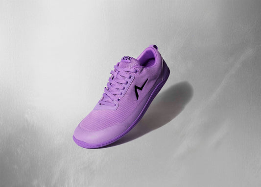 Aion Trainers with reinforced leather lace guard and an ankle and heel cup built for comfort and high performance. Flexible patented sole built for all the highest levels of movements.